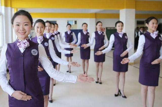 空乘服務(wù)手勢禮儀知識(shí) 提升企業(yè)管理與服務(wù)質(zhì)量的關(guān)鍵細(xì)節(jié)